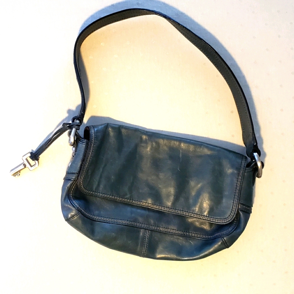 Fossil Green Shoulder Bag - Picture 2 of 15